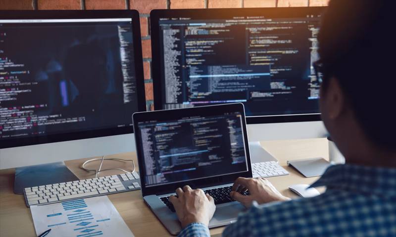 数据科学选型:R与Python如何赋能华龙区网站建设?